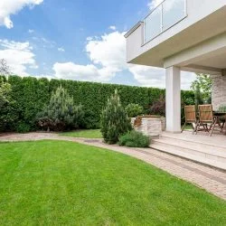 modern-house-with-beauty-garden